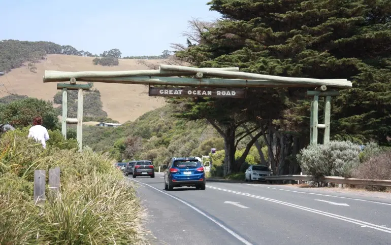 great-ocean-road-entrance